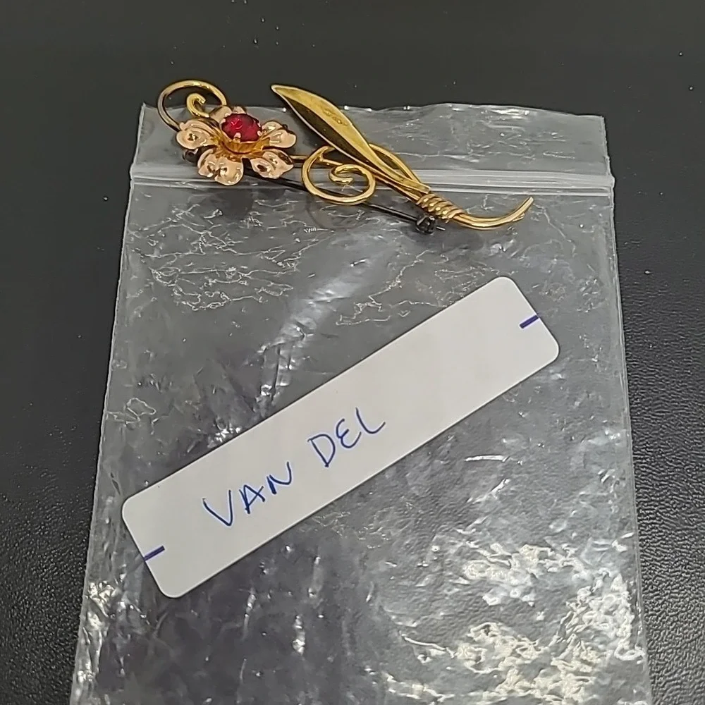 Vintage Van Dell Brooch 1/20 12KT Gold Filled Gold Red‎ Rhinestone Floral  Pin